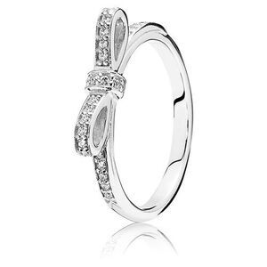 PANDORA Sparkling Bow Ring